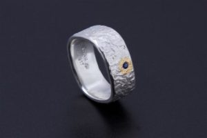 Eisschlagring Antikeck mit Saphier in Silber mit Gold