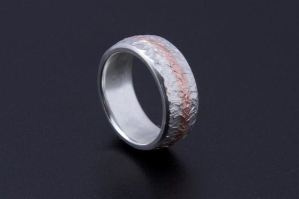 Eisschlagring in Silber mit Rotgold Krügerrand Verlobung Ring Trauringe selber schmieden Goldschmied Allgäu Bicolorringe