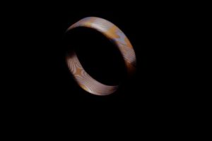 Mokume Gane Ring mit 4 Sternen innen Trauringe in Platin und Gold