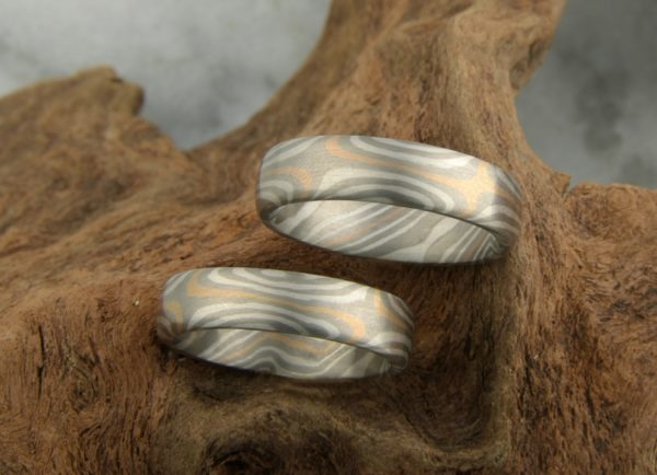 Mokume Gane Ringe gestülpt
