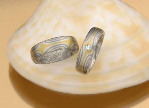 Mokume Gane Ringemit vier Sterne gestülpt