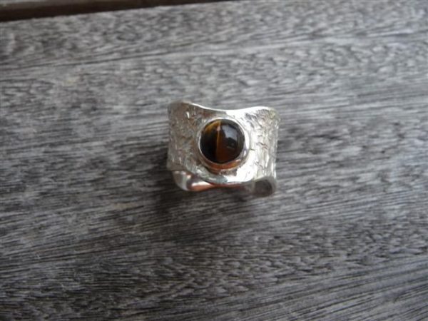 Geschwungener Eisschlagring