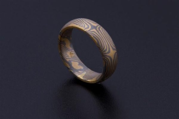 Mokume Gane Ring mit 6 Sterne gestülpt
